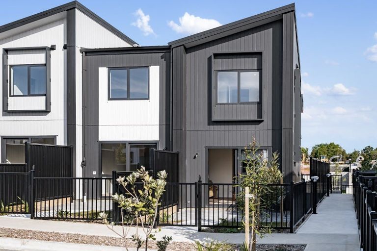 Photo of property in 1/4 Glenburn Road, Hobsonville, Auckland, 0616