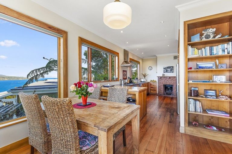 Photo of property in 168 Nevay Road, Karaka Bays, Wellington, 6022