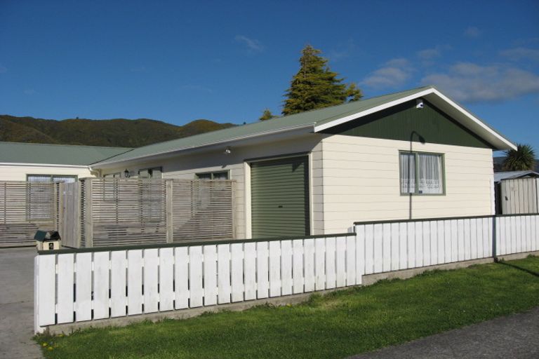 Photo of property in 4 Honey Street, Wainuiomata, Lower Hutt, 5014