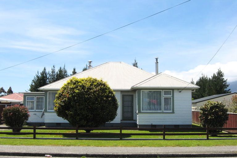 Photo of property in 157 Queen Street, Westport, 7825