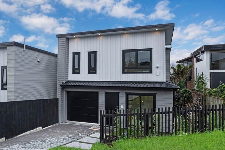 Photo of property in 2d Gordon Stanley Drive, Massey, Auckland, 0614