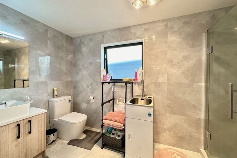 Photo of property in 30 Parahau Road, Papakura, 2110