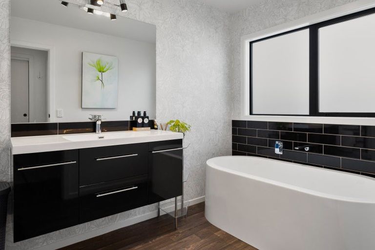 Photo of property in 11 Mermaid Place, Whitianga, 3510