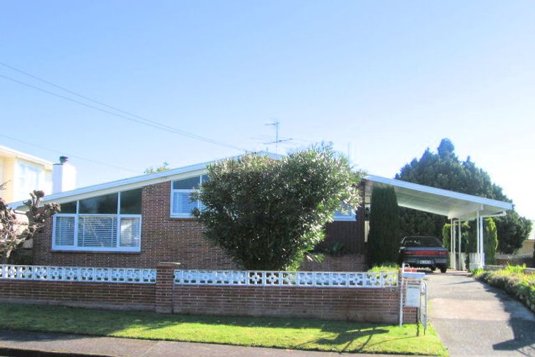 Photo of property in 6 Halberg Street, Papakura, 2110
