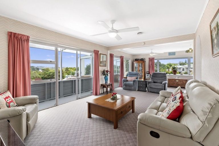 Photo of property in 17 Kaikoura Street, Henderson, Auckland, 0612