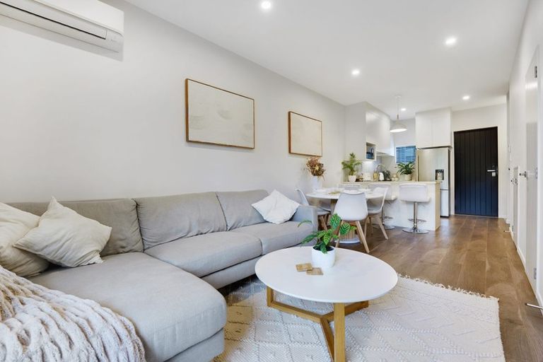 Photo of property in 41 Morihana Close, Glen Eden, Auckland, 0602