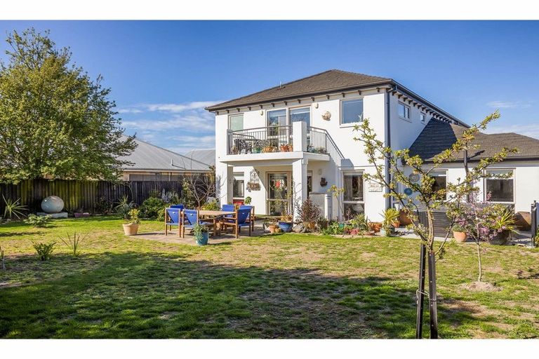 Photo of property in 20 Linkwater Way, Parklands, Christchurch, 8083