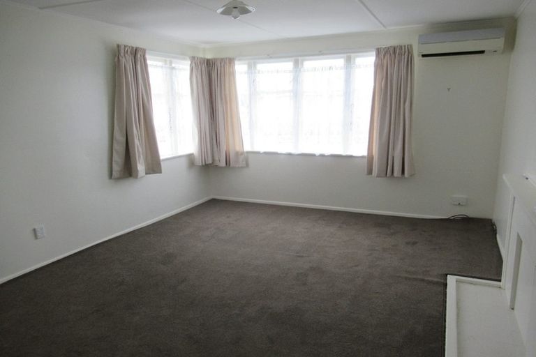 Photo of property in 13 Goldsmith Crescent, Levin, 5510
