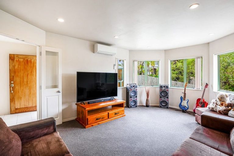 Photo of property in 23 San Vito Place, Henderson, Auckland, 0612