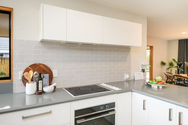 Photo of property in 16 Rothesay Place, Highbury, Palmerston North, 4412