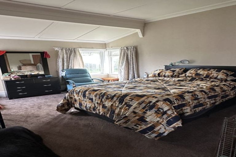 Photo of property in 306 South Road, Omata, New Plymouth, 4374