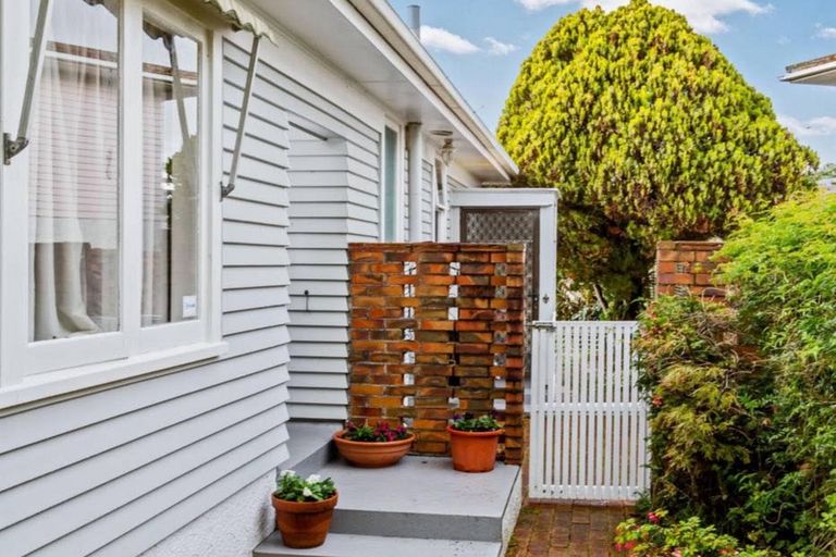 Photo of property in 13 Tahi Terrace, Glen Eden, Auckland, 0602