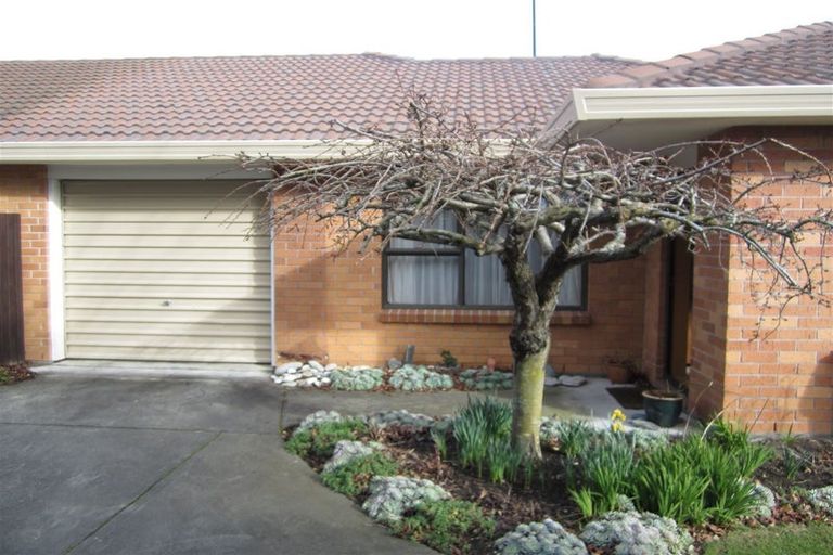 Photo of property in 15 Topaz Place, Bishopdale, Christchurch, 8053