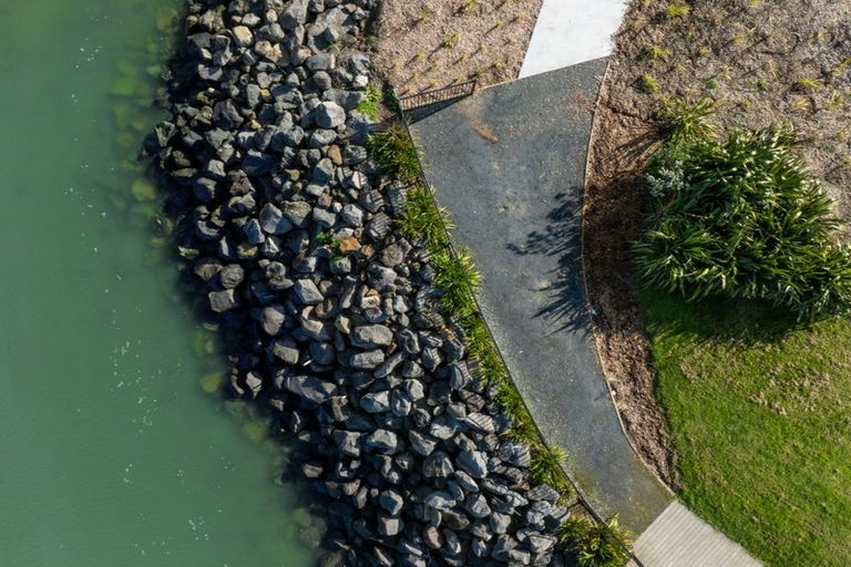 Photo of property in 25 Harbourside Parade, Hobsonville, 0616