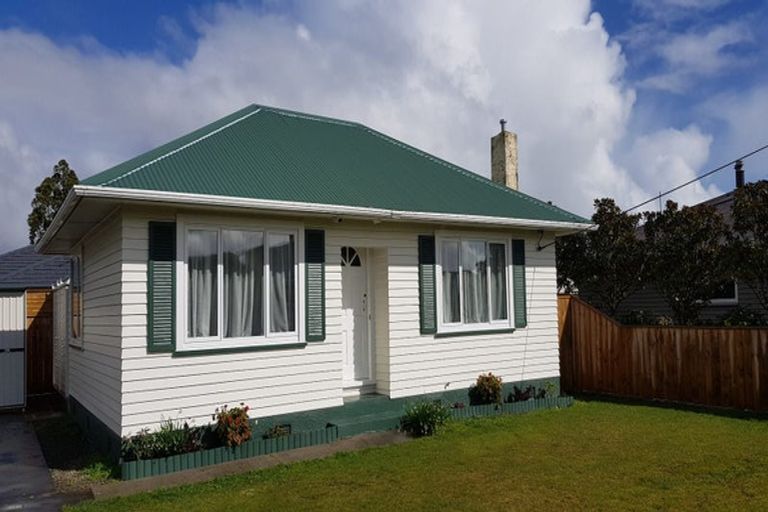 Photo of property in 19 Hannan Street, Levin, 5510