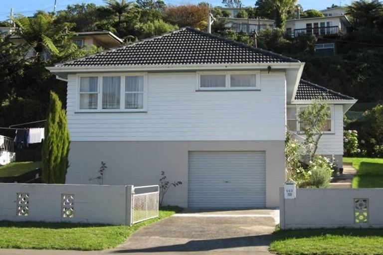 Photo of property in 143 Newlands Road, Newlands, Wellington, 6037