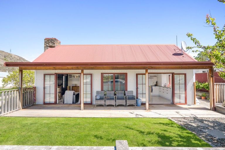 Photo of property in 2 Ray Street, Cromwell, 9310