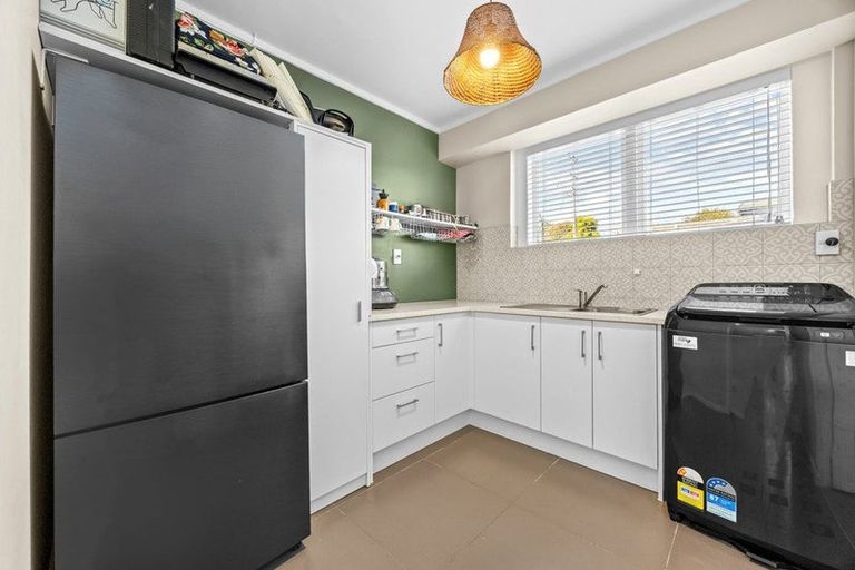 Photo of property in 22 Royal Road, Massey, Auckland, 0614