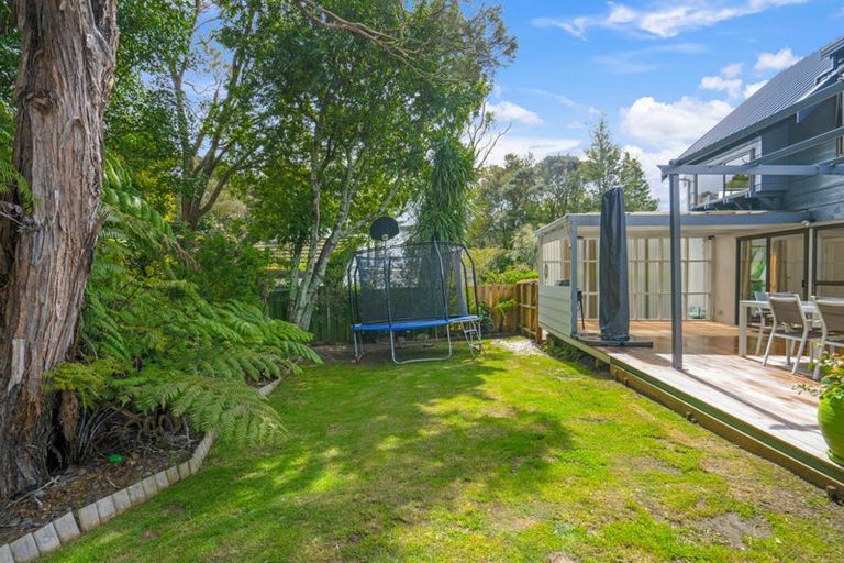 Photo of property in 2/5 Eugen Place, Bayview, Auckland, 0629