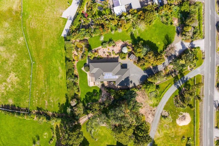 Photo of property in 58 Old Waipu Road, Mangawhai, 0505