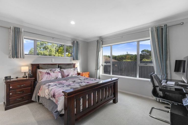 Photo of property in 20 Ronald Scott Grove, Riverstone Terraces, Upper Hutt, 5018