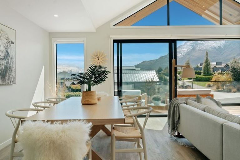 Photo of property in 16 Mcgibbon Lane, Jacks Point, 9371