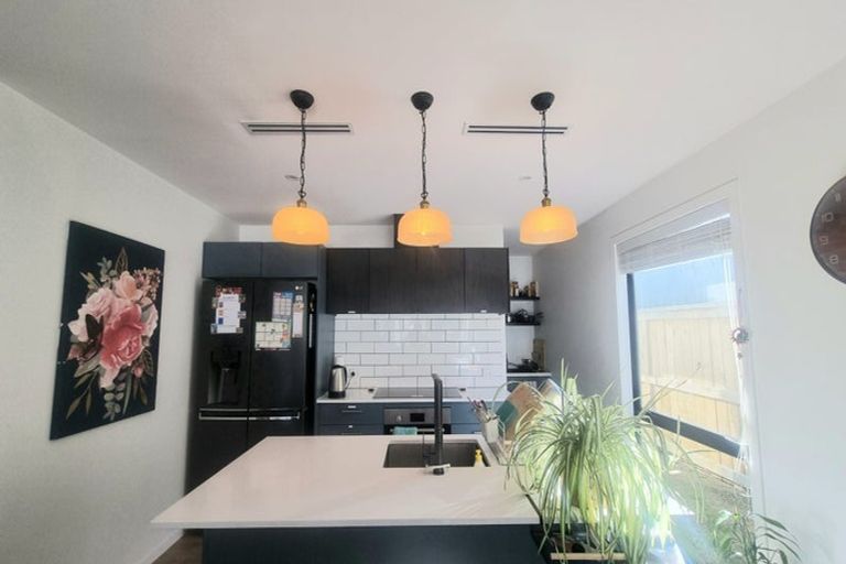 Photo of property in 6 Collie Road, Jacks Point, 9371