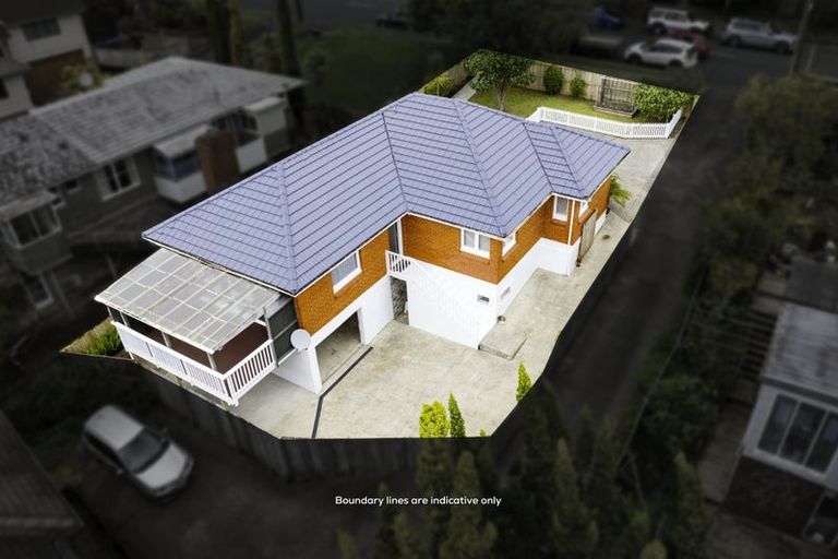 Photo of property in 1/625 Beach Road, Rothesay Bay, Auckland, 0630