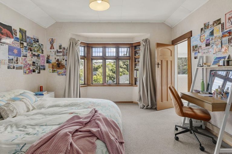 Photo of property in 142 Kelburn Parade, Kelburn, Wellington, 6012