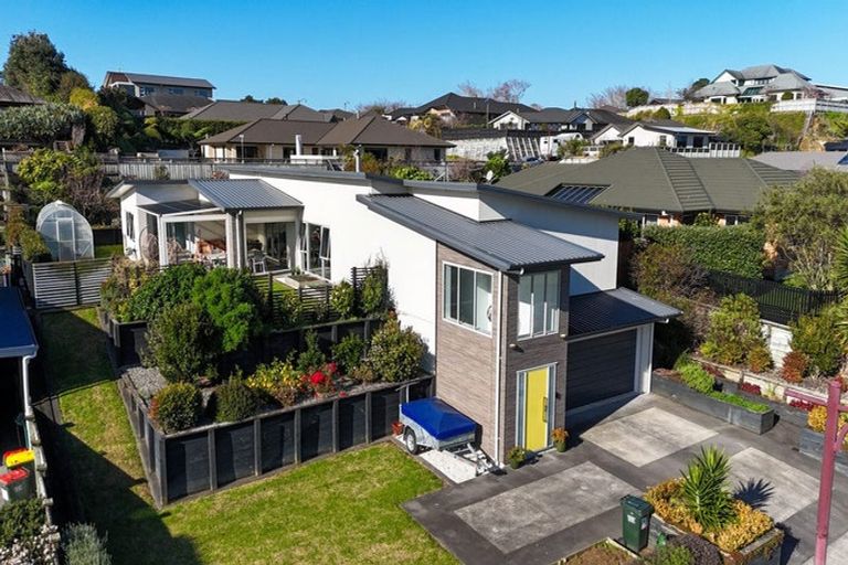 Photo of property in 17 Redwood Crescent, Hurdon, New Plymouth, 4310
