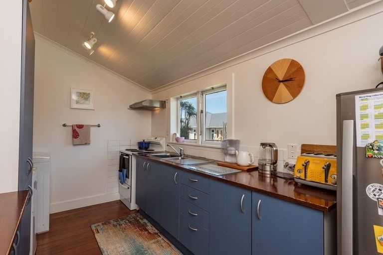 Photo of property in 99 Onepu Road, Lyall Bay, Wellington, 6022