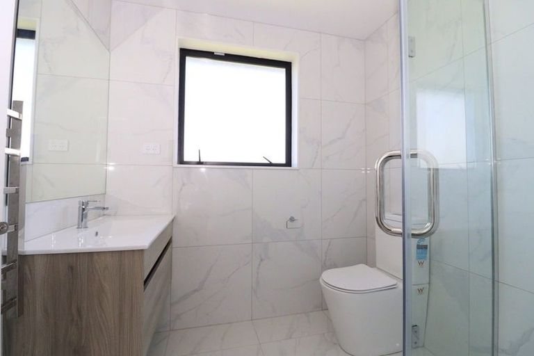Photo of property in 127b Oreil Avenue, West Harbour, Auckland, 0618