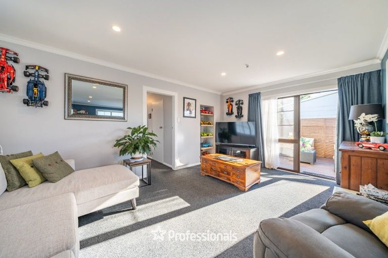 Photo of property in 33 Fenchurch Grove, Stokes Valley, Lower Hutt, 5019