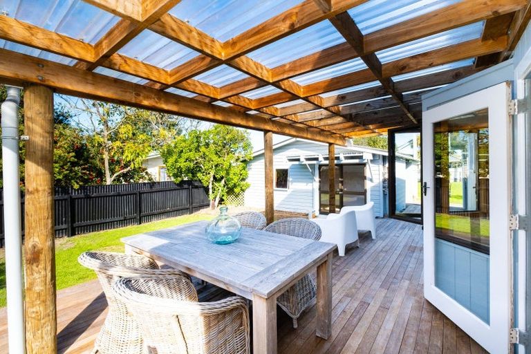 Photo of property in 2 Gow Avenue, Haumoana, 4102