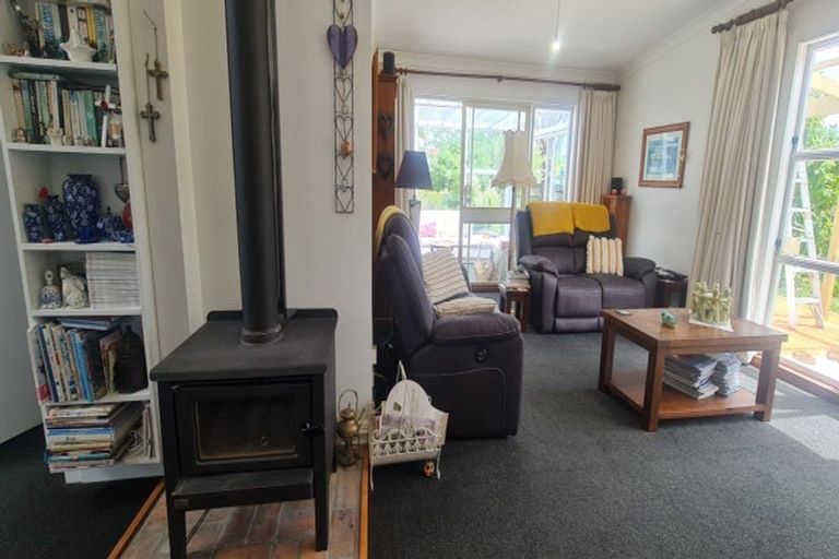 Photo of property in 27 Waitere Street, Marton, 4710