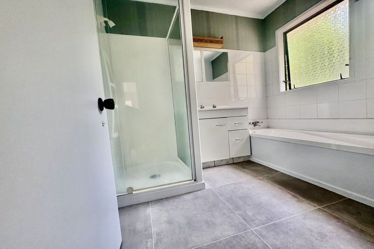 Photo of property in 957 East Coast Road, Torbay, Auckland, 0630