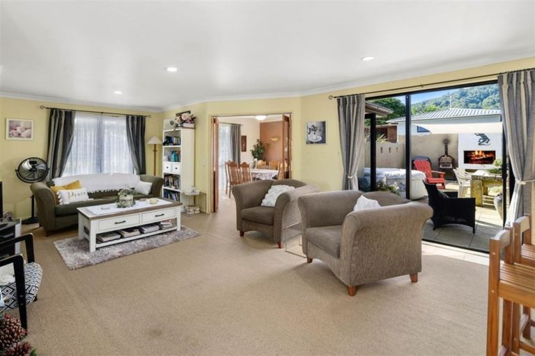 Photo of property in 2 Caulfield Place, Pukehangi, Rotorua, 3015
