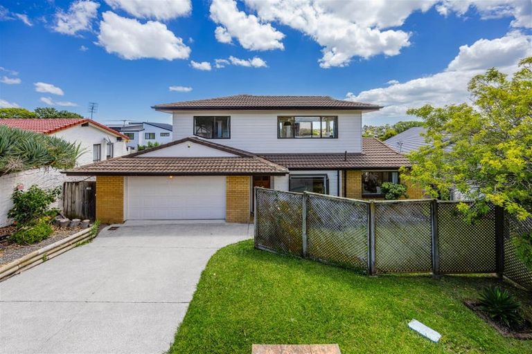 Photo of property in 6 Majesty Place, Half Moon Bay, Auckland, 2012