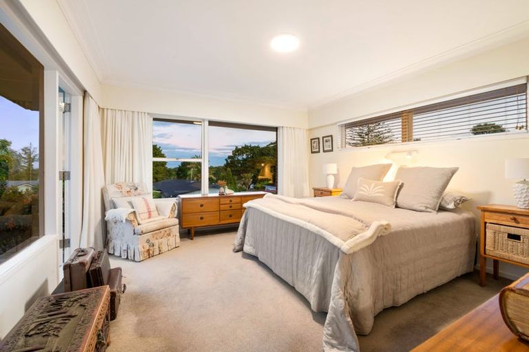 Photo of property in 15 Tudward Glade, Hillcrest, Auckland, 0627
