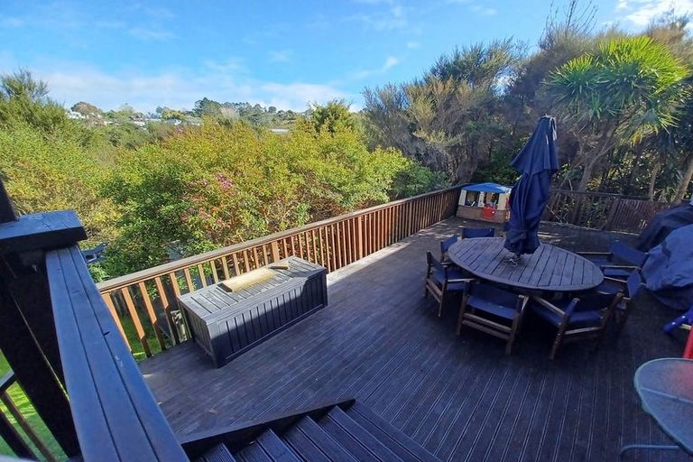 Photo of property in 16 Borneo Drive, Fairview Heights, Auckland, 0632