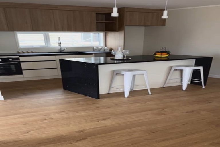 Photo of property in 28 Airdrie Road, Ranui, Auckland, 0612