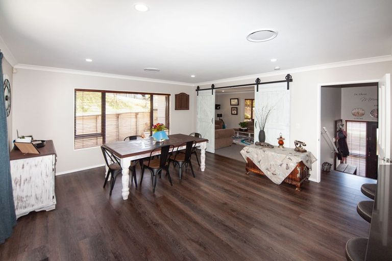 Photo of property in 35 Waverton Terrace, Churton Park, Wellington, 6037