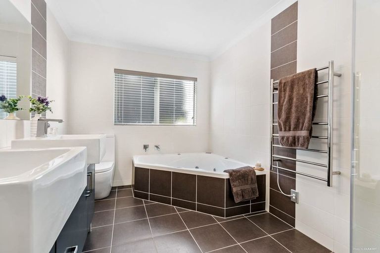 Photo of property in 68 Oakway Drive, Schnapper Rock, Auckland, 0632