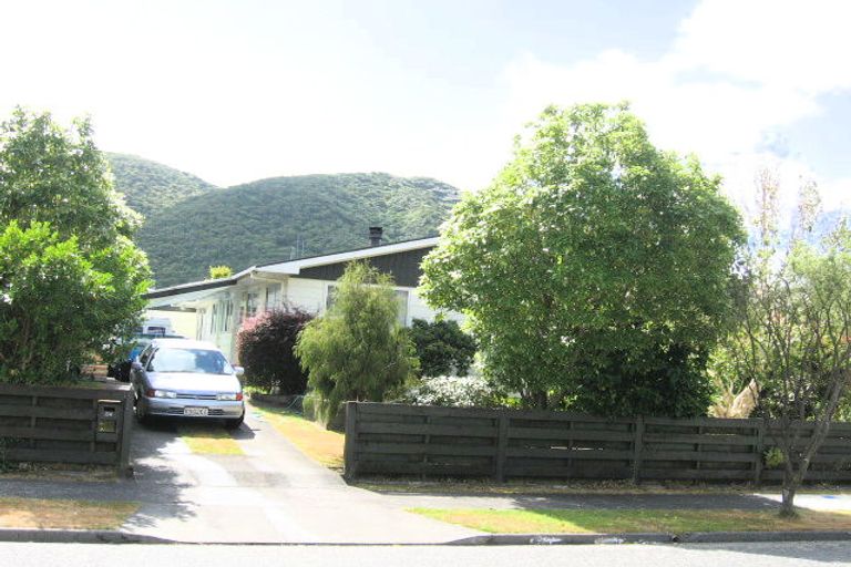 Photo of property in 24 Omaha Grove, Totara Park, Upper Hutt, 5018