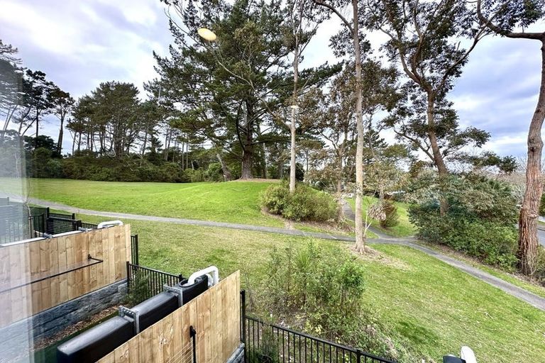 Photo of property in 6/60 Kemp Road, Massey, Auckland, 0614