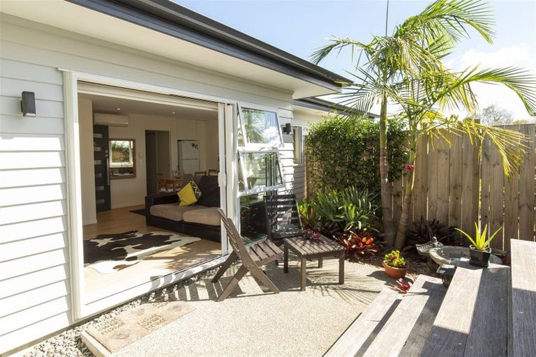 Photo of property in 2 Miran Lane, Red Beach, 0932