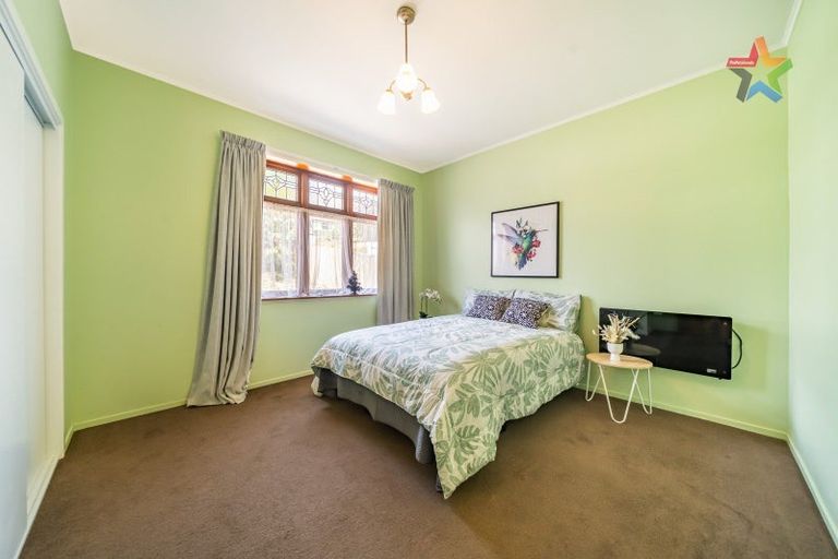 Photo of property in 28 Lincoln Avenue, Tawa, Wellington, 5028