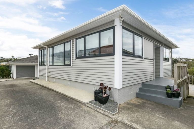 Photo of property in 15 Hindmarsh Street, Johnsonville, Wellington, 6037