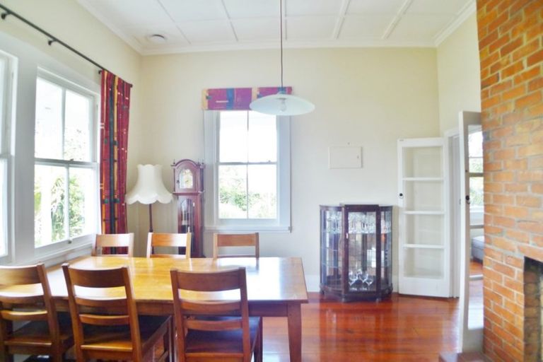 Photo of property in 24 Graham Avenue, Te Atatu Peninsula, Auckland, 0610