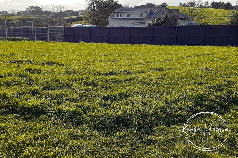 Photo of property in 11 Manaaki Circle, Paparoa, 0571